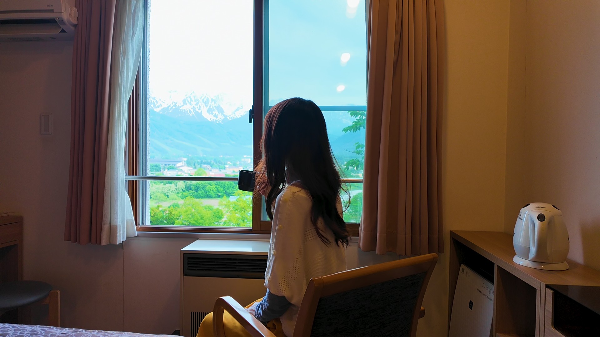 北アルプスを眺めながらの朝のコーヒー